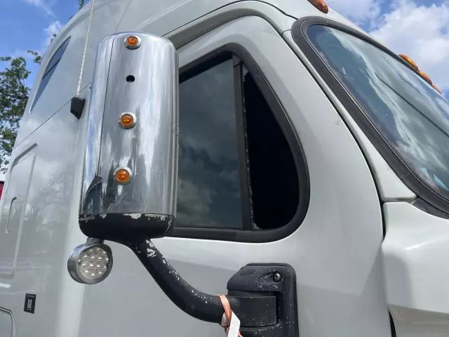 2012 Freightliner Cascadia 125