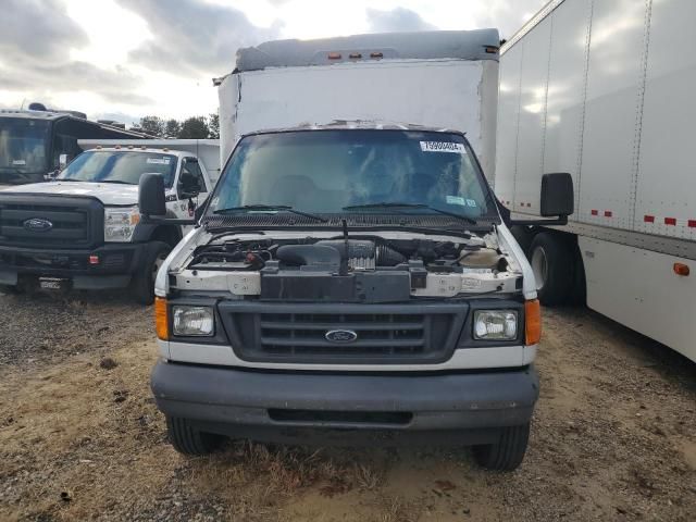 2005 Ford Econoline E350 Super Duty Cutaway Van