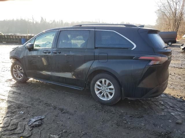 2023 Toyota Sienna LE