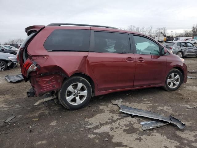 2018 Toyota Sienna LE