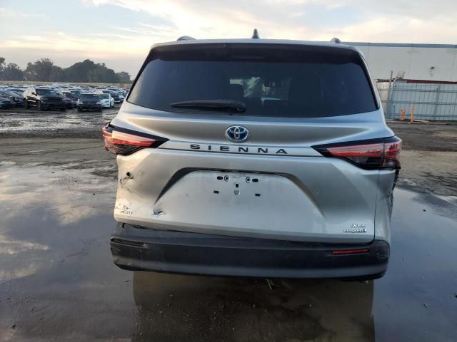 2022 Toyota Sienna XLE