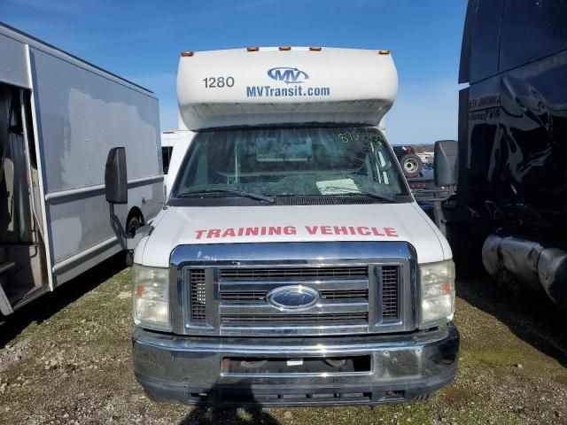 2009 Ford Econoline E350 Super Duty Cutaway Van