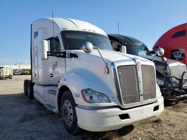 2014 Kenworth Construction T680