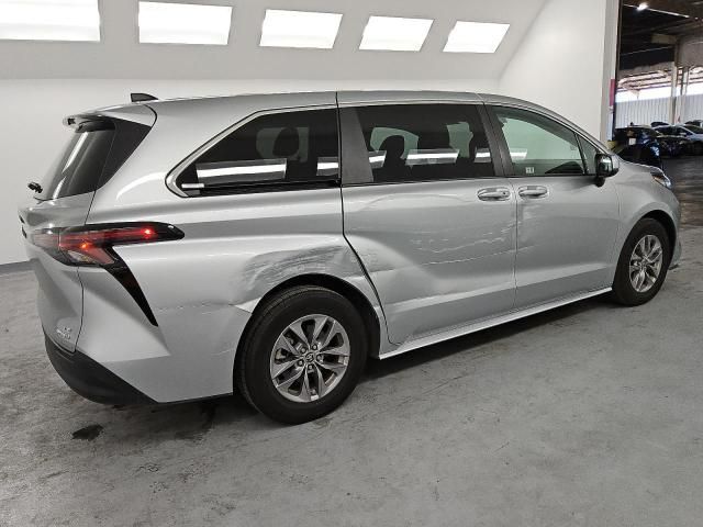 2023 Toyota Sienna LE