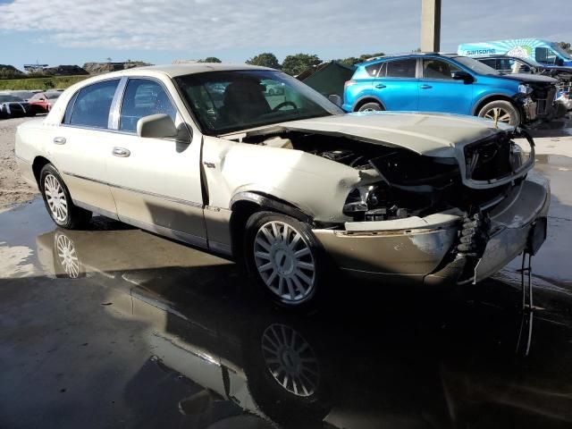 2005 Lincoln Town Car Signature Limited