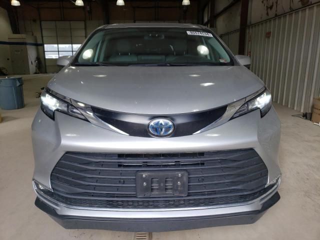 2022 Toyota Sienna XLE