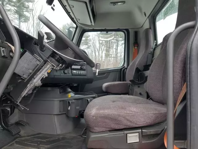 2019 Volvo VNR