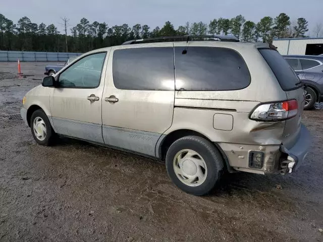 2001 Toyota Sienna LE