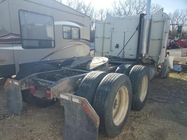 1996 Freightliner Conventional FLD120