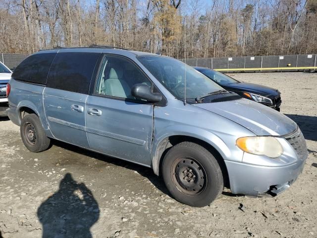 2005 Chrysler Town & Country LX