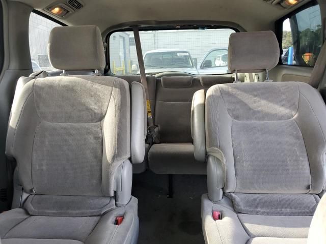 2004 Toyota Sienna CE