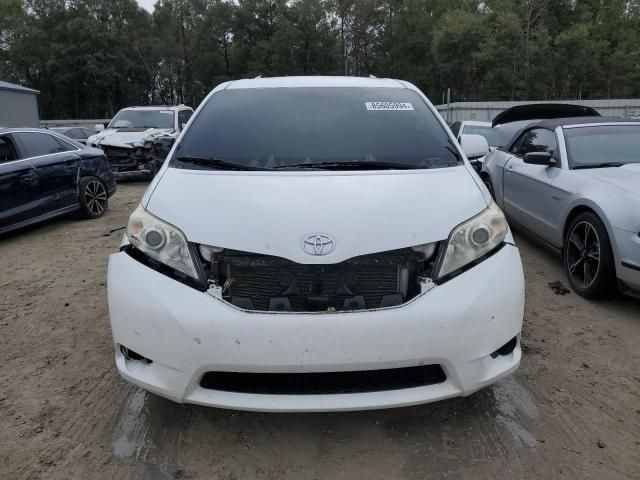 2014 Toyota Sienna LE