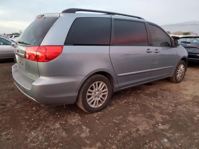 2010 Toyota Sienna XLE