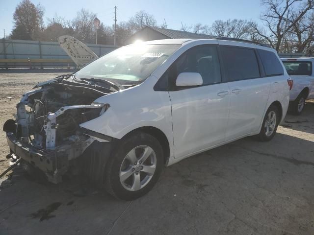 2017 Toyota Sienna LE