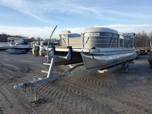 2022 Sweetwater/godfrey Marine Pontoon