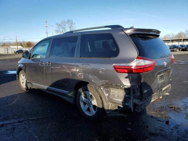 2018 Toyota Sienna LE