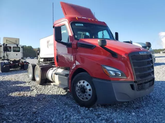 2020 Freightliner Cascadia 126