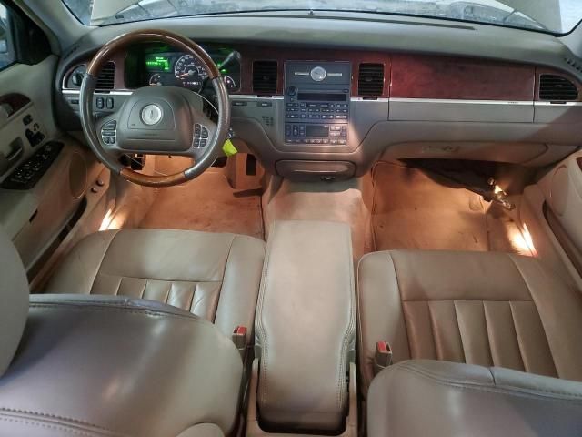 2003 Lincoln Town Car Signature