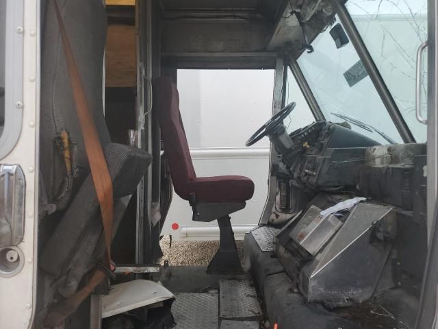 2000 Freightliner Chassis M Line WALK-IN Van