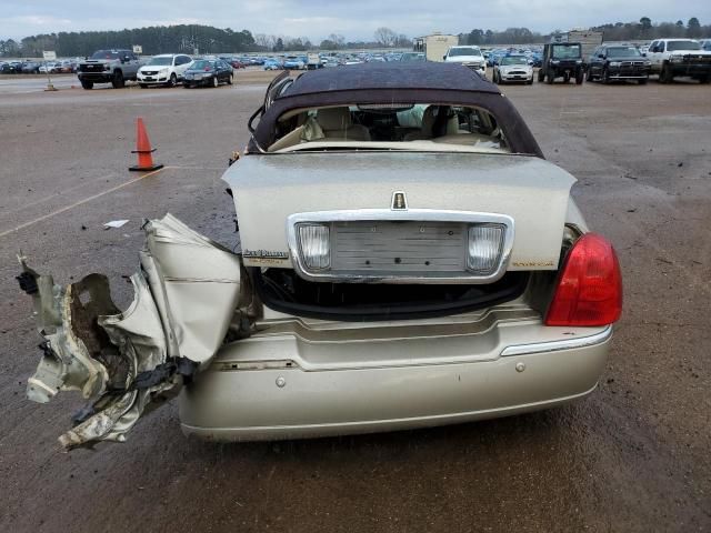 2004 Lincoln Town Car Executive