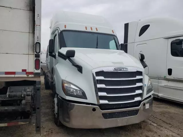 2020 Freightliner Cascadia 126