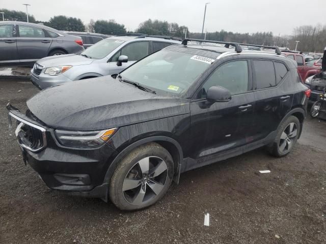 2021 Volvo XC40 T5 Momentum