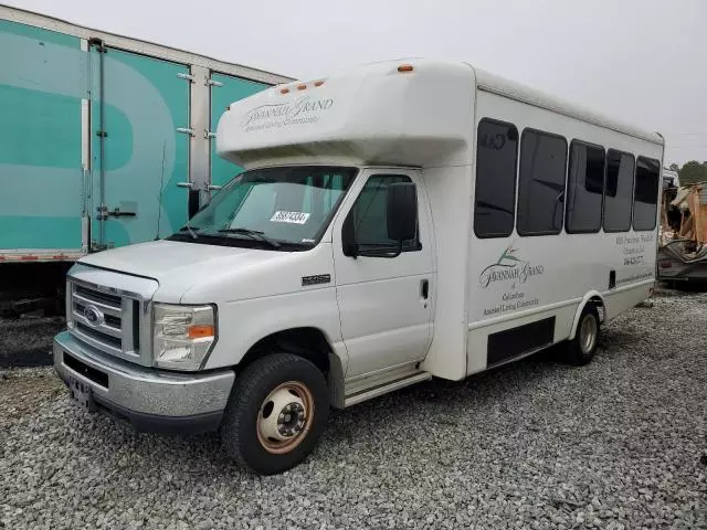 2017 Ford Econoline E450 Super Duty Cutaway Van