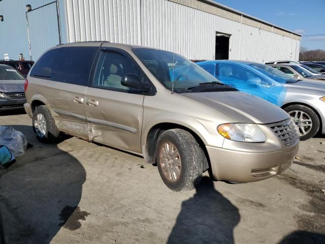 2007 Chrysler Town & Country LX