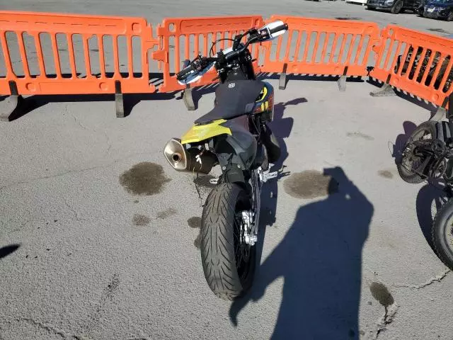 2023 Husqvarna Supermoto 701