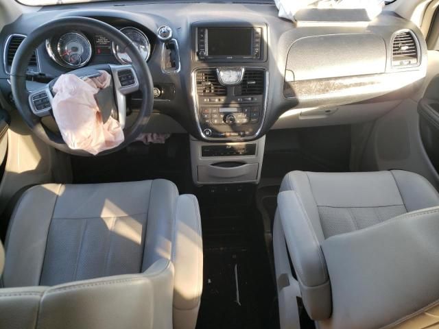 2014 Chrysler Town & Country Touring L