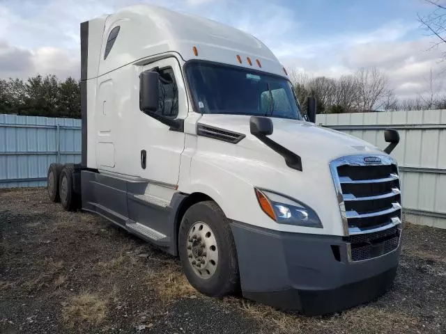 2019 Freightliner Cascadia 126