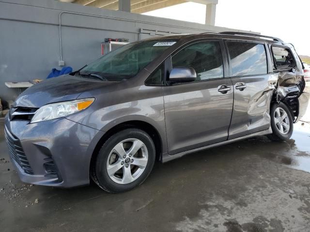 2018 Toyota Sienna LE