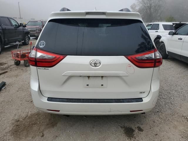 2020 Toyota Sienna XLE