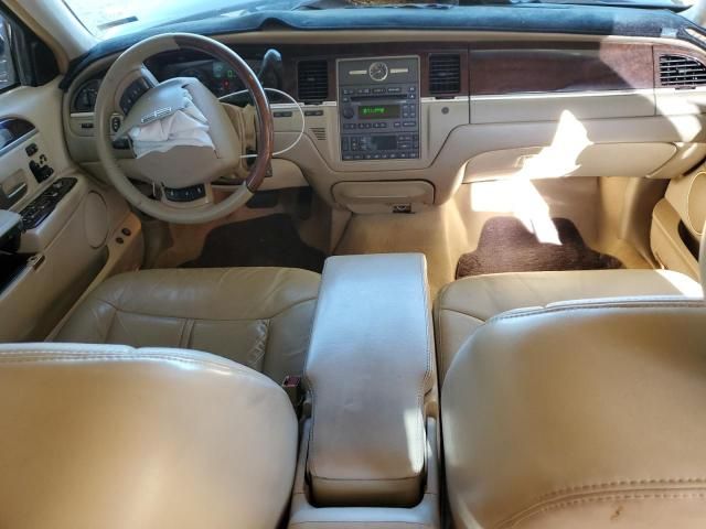 2006 Lincoln Town Car Signature Limited