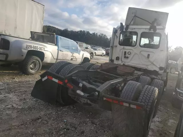 2021 Freightliner Cascadia 126