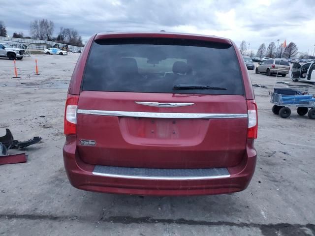 2016 Chrysler Town & Country LX