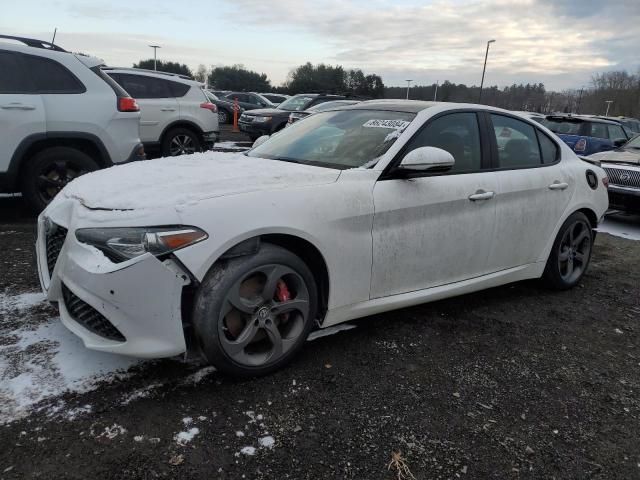 2018 Alfa Romeo Giulia Q4