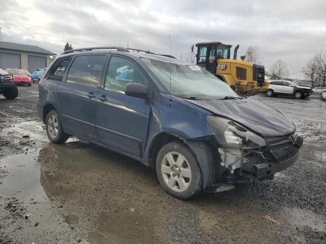 2004 Toyota Sienna CE