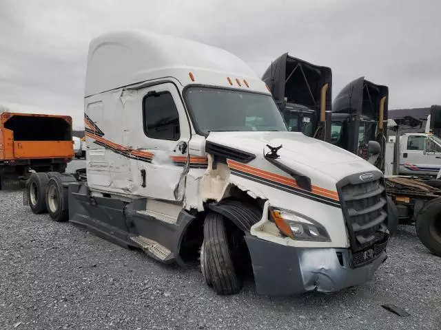 2020 Freightliner Cascadia 126