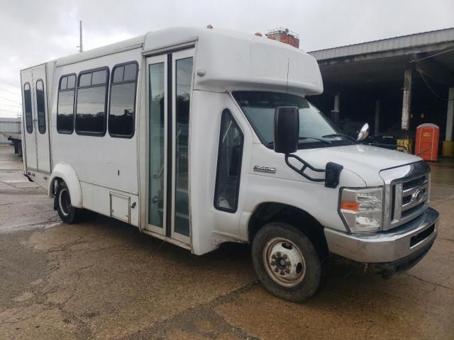 2019 Ford Econoline E450 Super Duty Cutaway Van