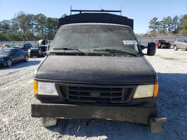 2004 Ford Econoline E350 Super Duty Cutaway Van