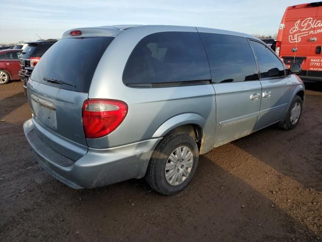 2005 Chrysler Town & Country LX