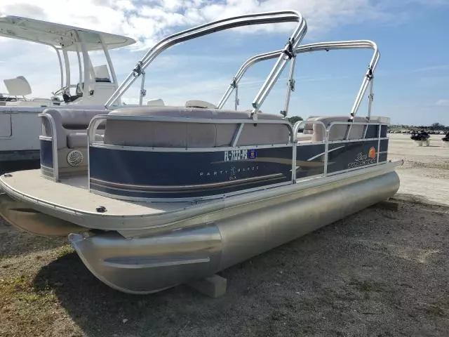 2014 Suntracker Partybarge