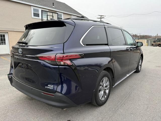 2022 Toyota Sienna XLE