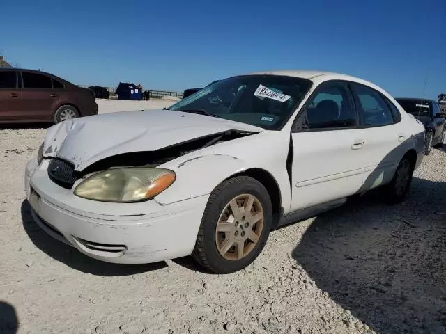 2004 Ford Taurus SE