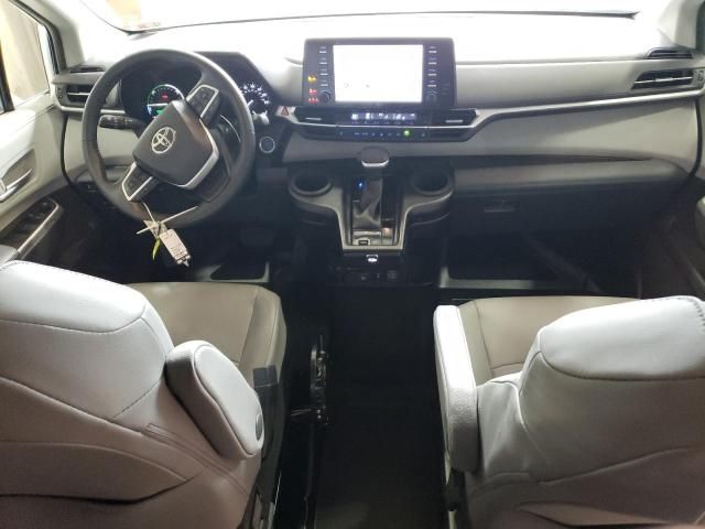 2022 Toyota Sienna XLE