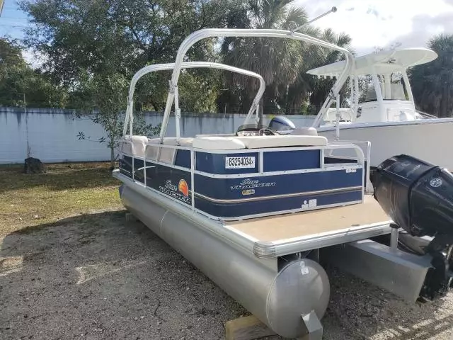 2014 Suntracker Partybarge