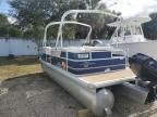 2014 Suntracker Partybarge