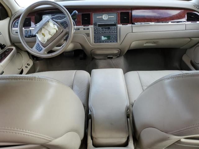 2004 Lincoln Town Car Executive