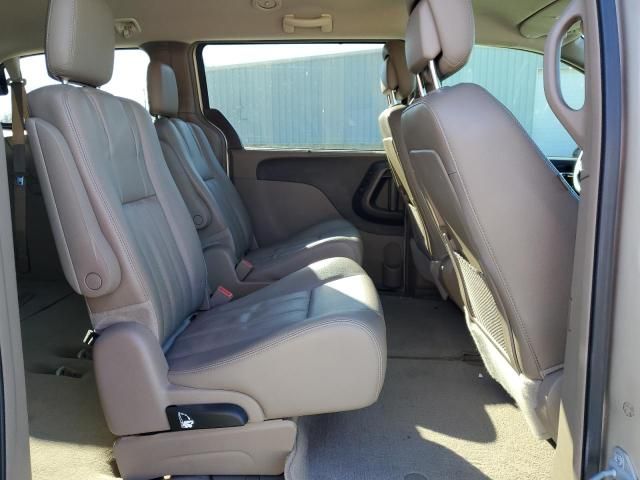 2013 Chrysler Town & Country Touring L